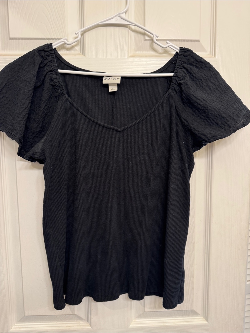 Ava & Viv Black V-Neck Ribbed Top with Puff Sleeves